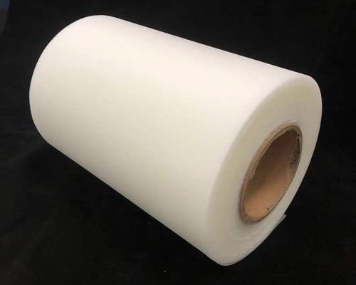 EVA原材料有著廣泛的應(yīng)用領(lǐng)域，其中一些主要應(yīng)用領(lǐng)域如下